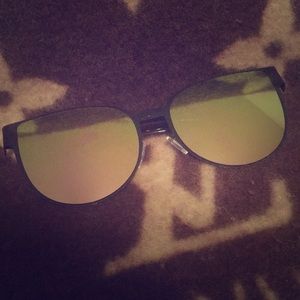 Betsey Johnson reflective sunglasses😎